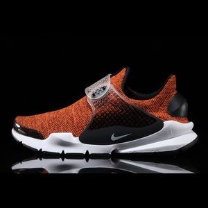 Men’s Nike Sock Dart SE Running Shoe